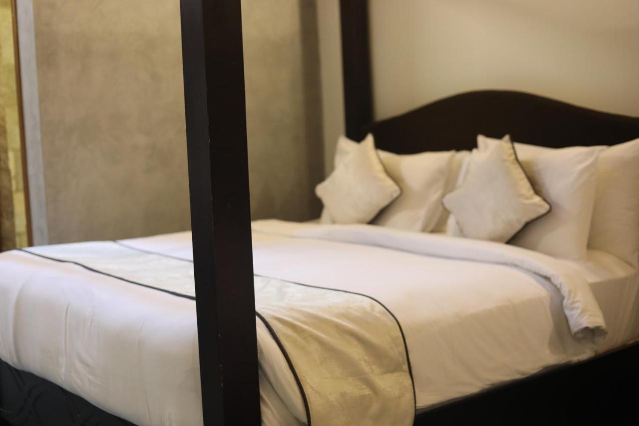 Brown Town Resort & Spa Haydarabad Dış mekan fotoğraf
