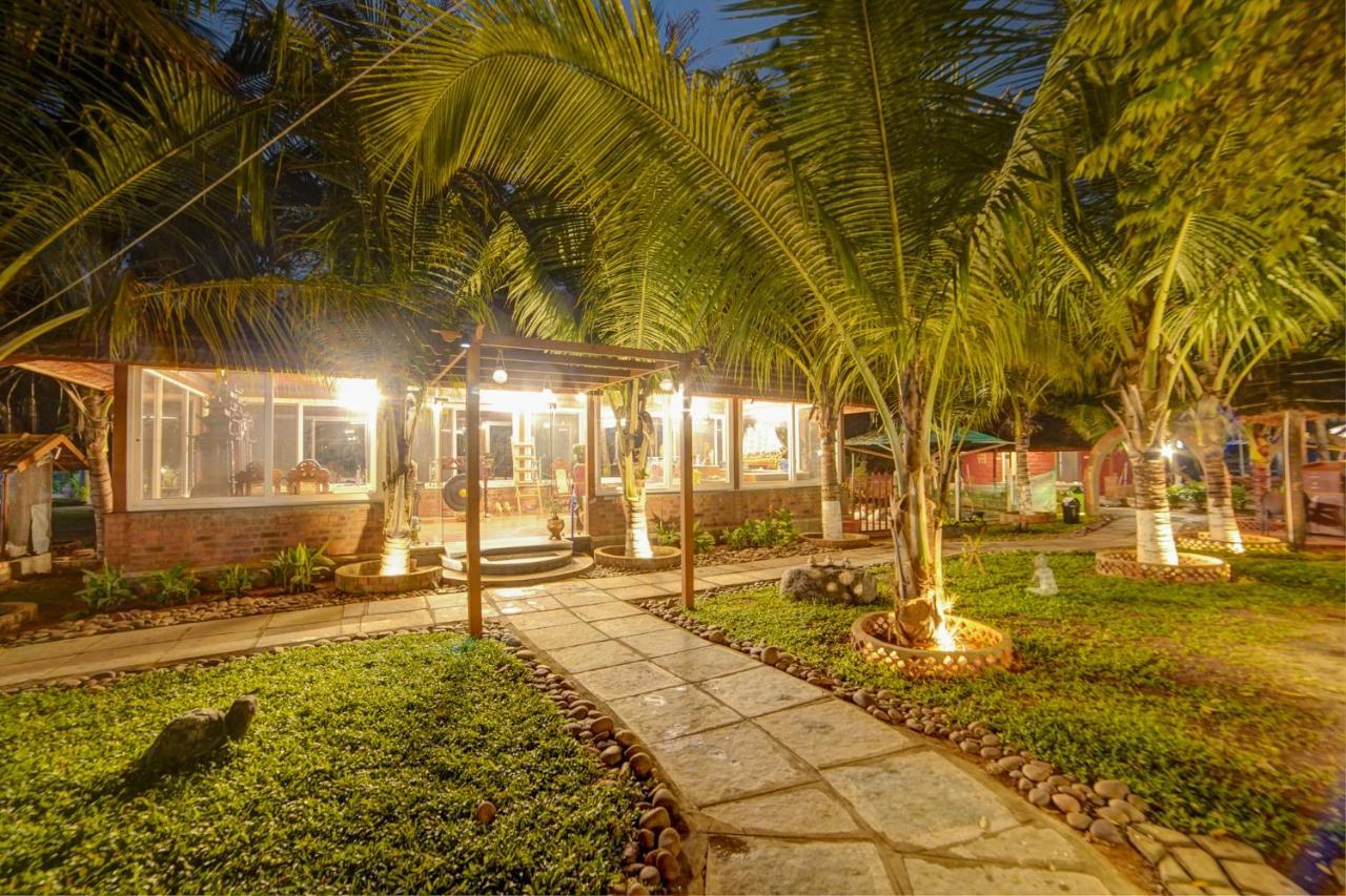 Brown Town Resort & Spa Haydarabad Dış mekan fotoğraf
