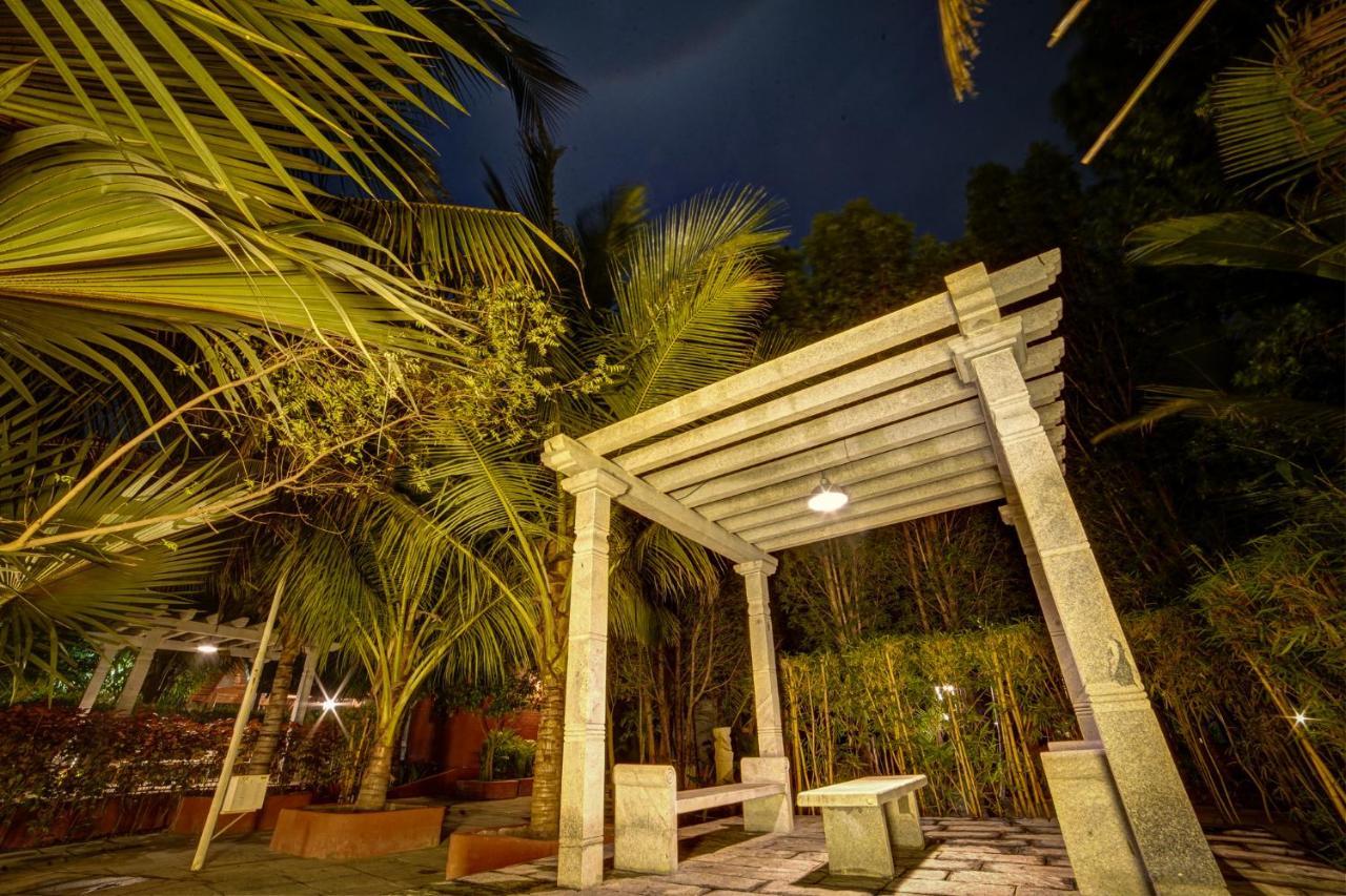 Brown Town Resort & Spa Haydarabad Dış mekan fotoğraf
