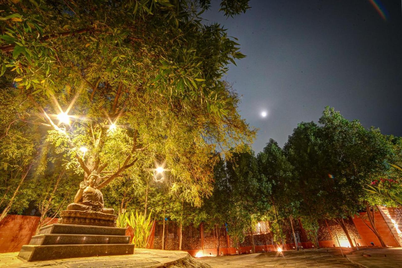 Brown Town Resort & Spa Haydarabad Dış mekan fotoğraf