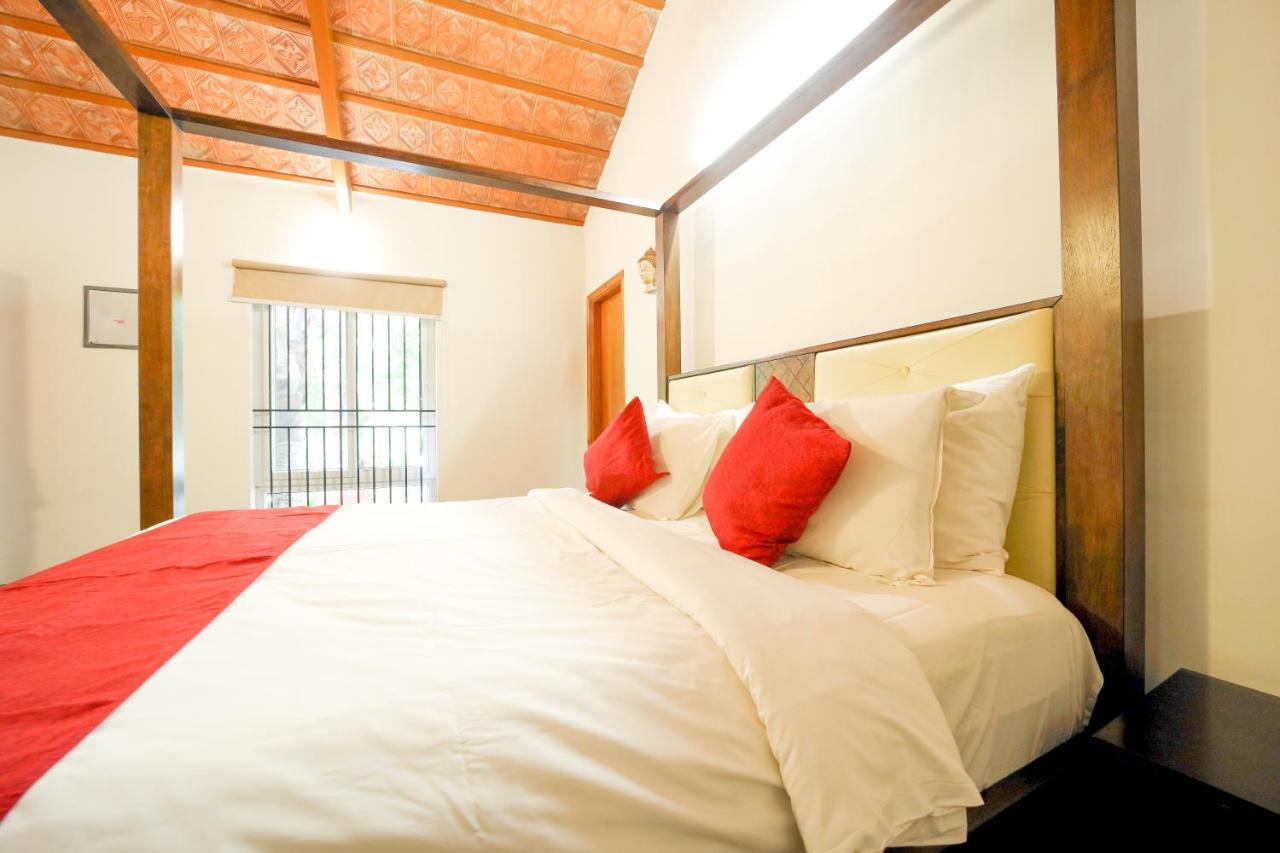 Brown Town Resort & Spa Haydarabad Dış mekan fotoğraf