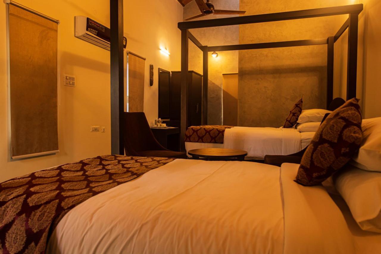 Brown Town Resort & Spa Haydarabad Dış mekan fotoğraf