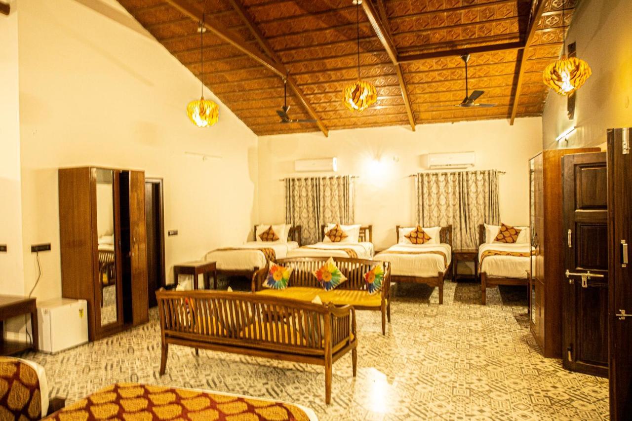 Brown Town Resort & Spa Haydarabad Dış mekan fotoğraf
