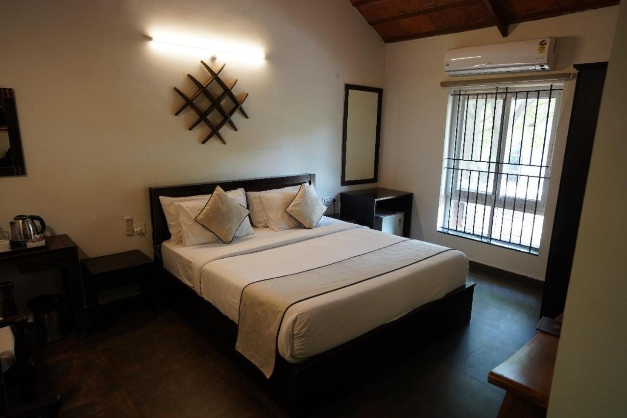 Brown Town Resort & Spa Haydarabad Dış mekan fotoğraf