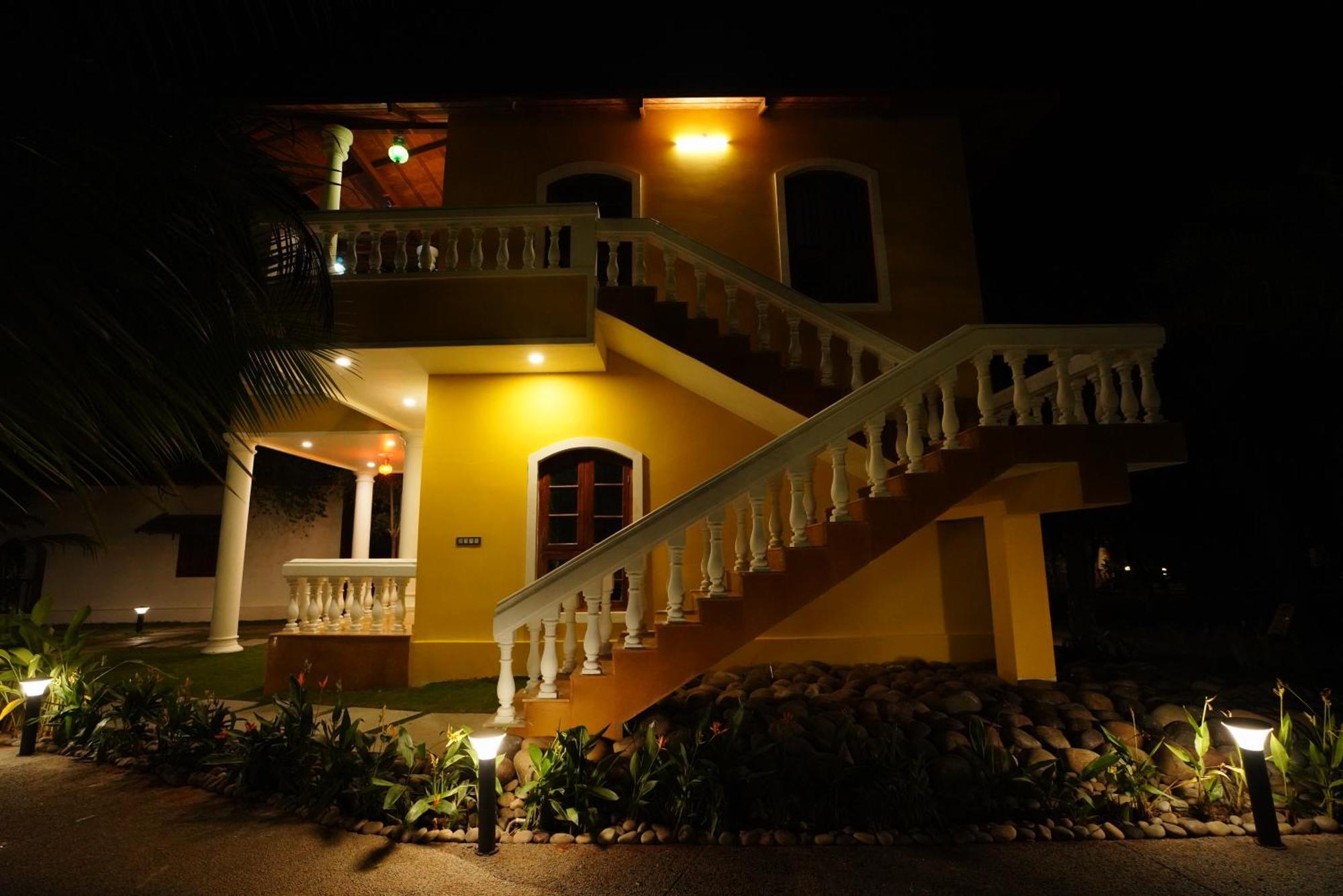Brown Town Resort & Spa Haydarabad Dış mekan fotoğraf