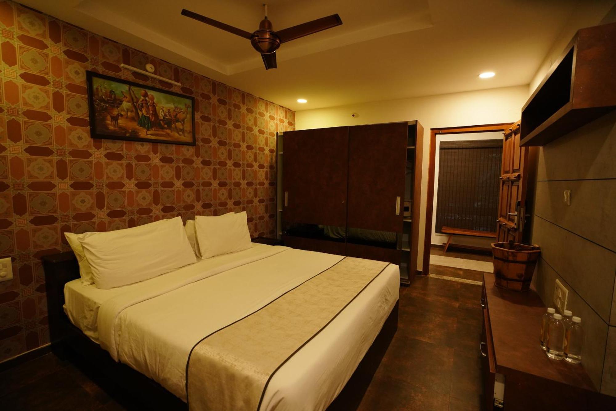 Brown Town Resort & Spa Haydarabad Dış mekan fotoğraf