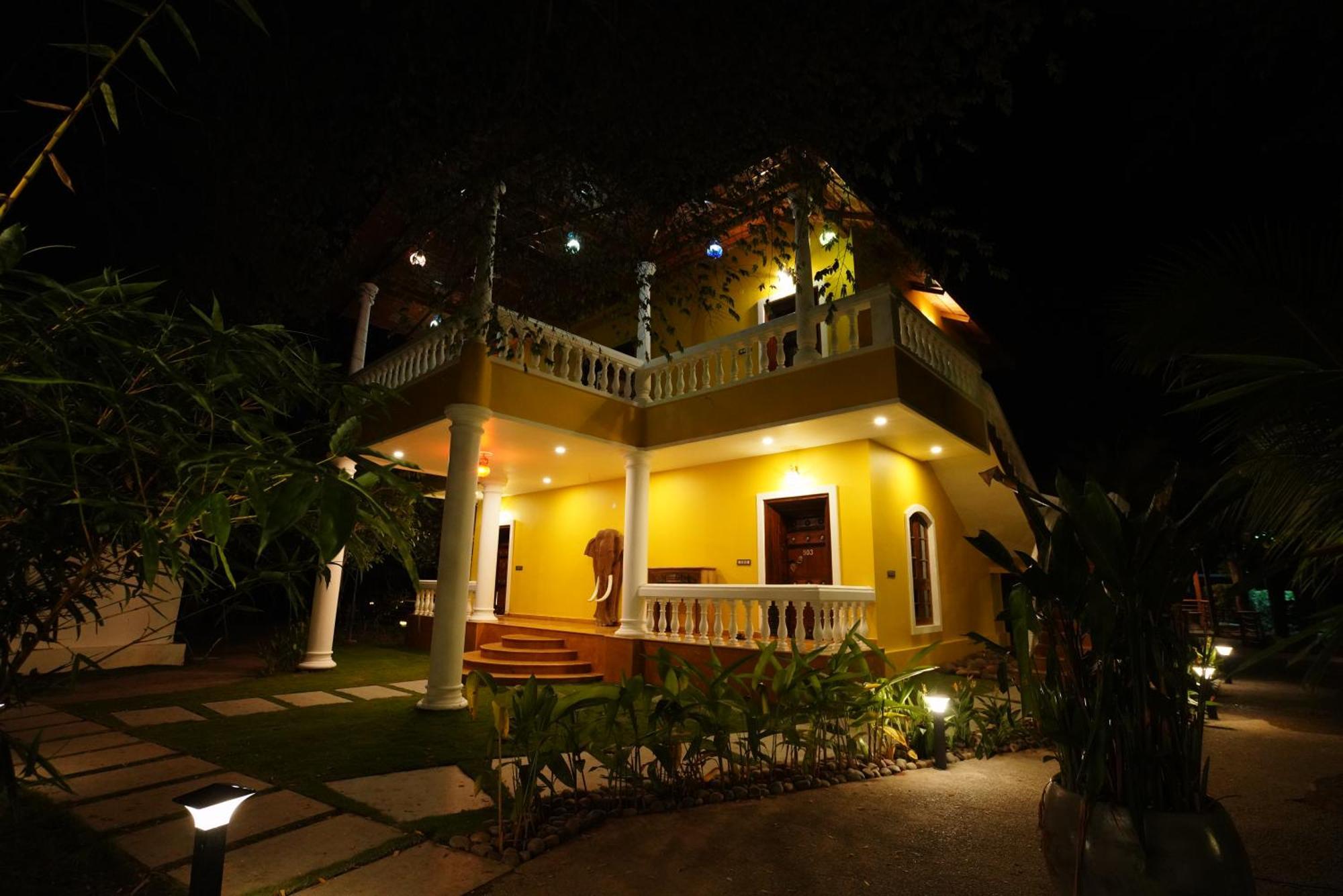 Brown Town Resort & Spa Haydarabad Dış mekan fotoğraf